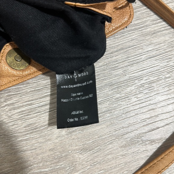 Day and Mood leather crossbody - Picture 6 of 9